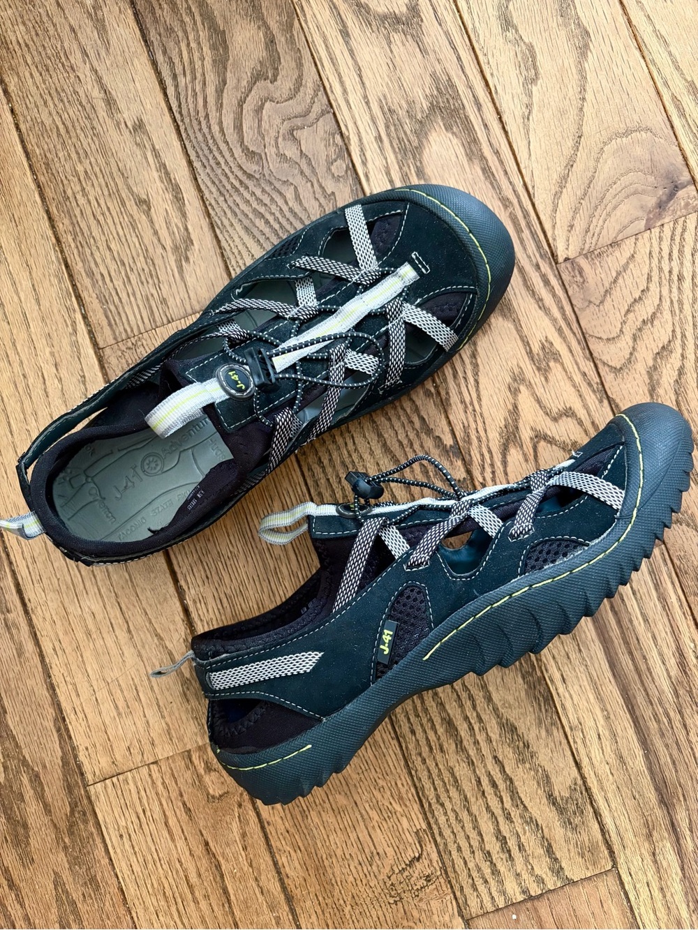 J-41 Jeep Arries black outdoor trail & water bungee shoes women’s size 8.5